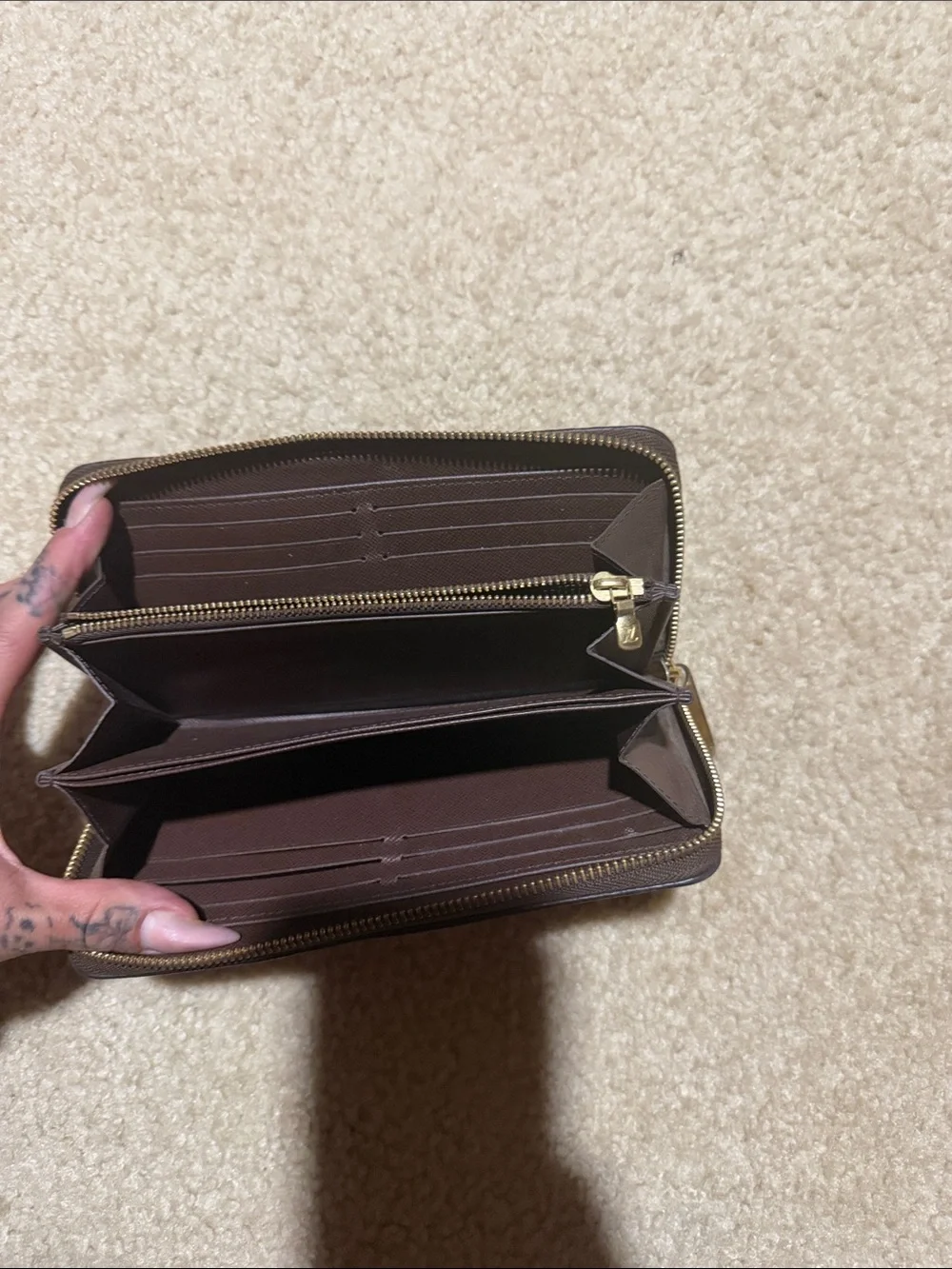 Authentic vintage Zippy Louis Vutton Brown Checkered Zip Wallet